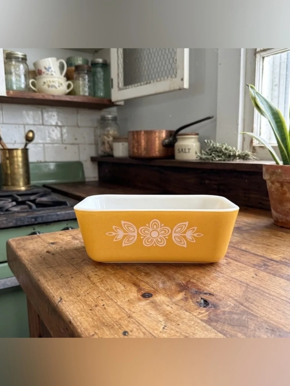 Vintage Pyrex Butterfly Gold Refrigerator Dish Without Lid 1.5 pint size 0502